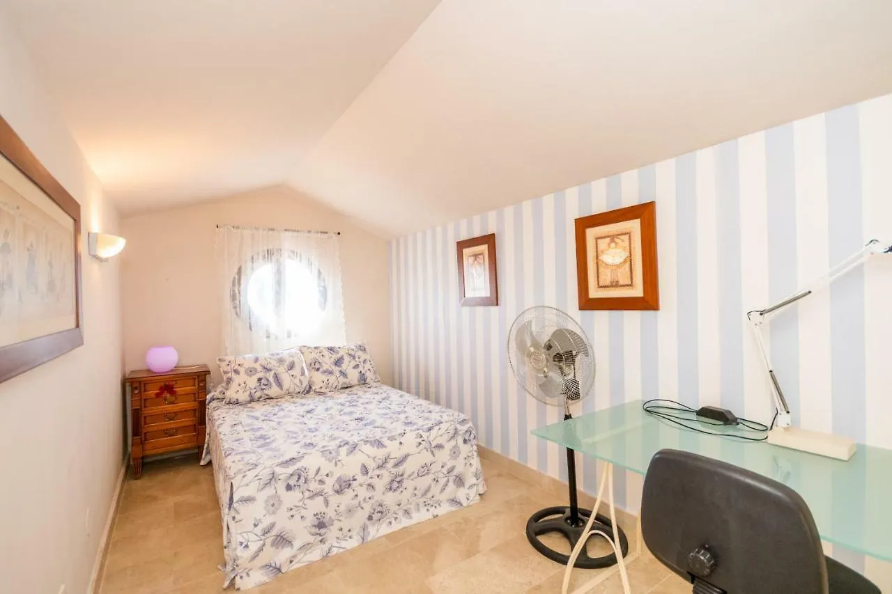 Cubo'S Villa Palacio Valdes 托雷莫利诺斯